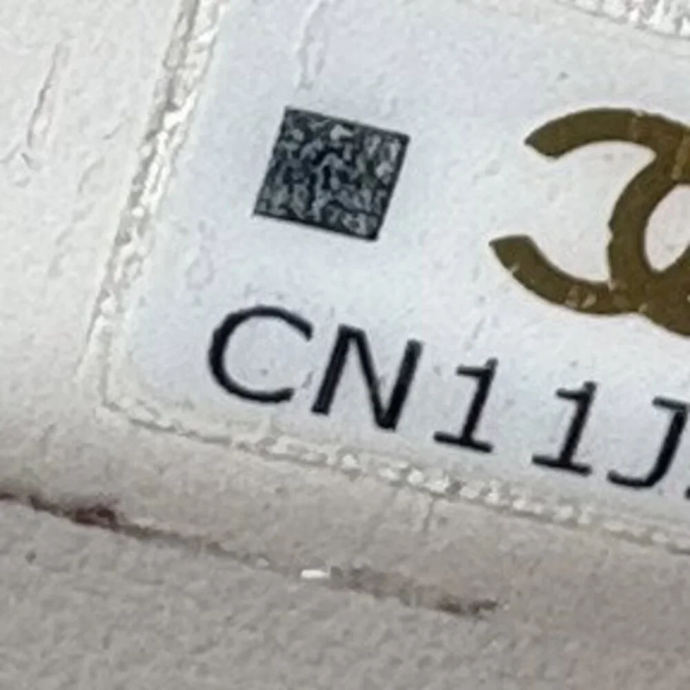 CHANEL White Caviar Vanity Case Small GHW